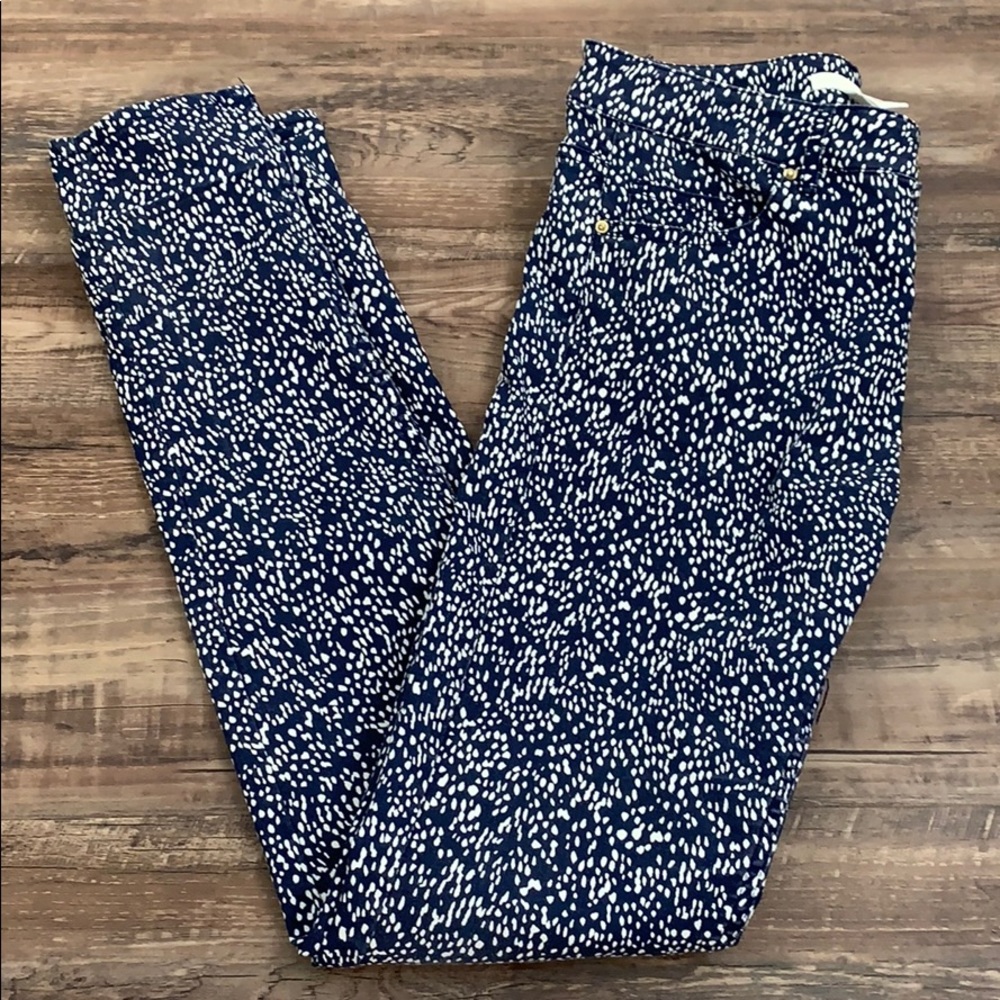 H&M’s blue and white dotted pants.